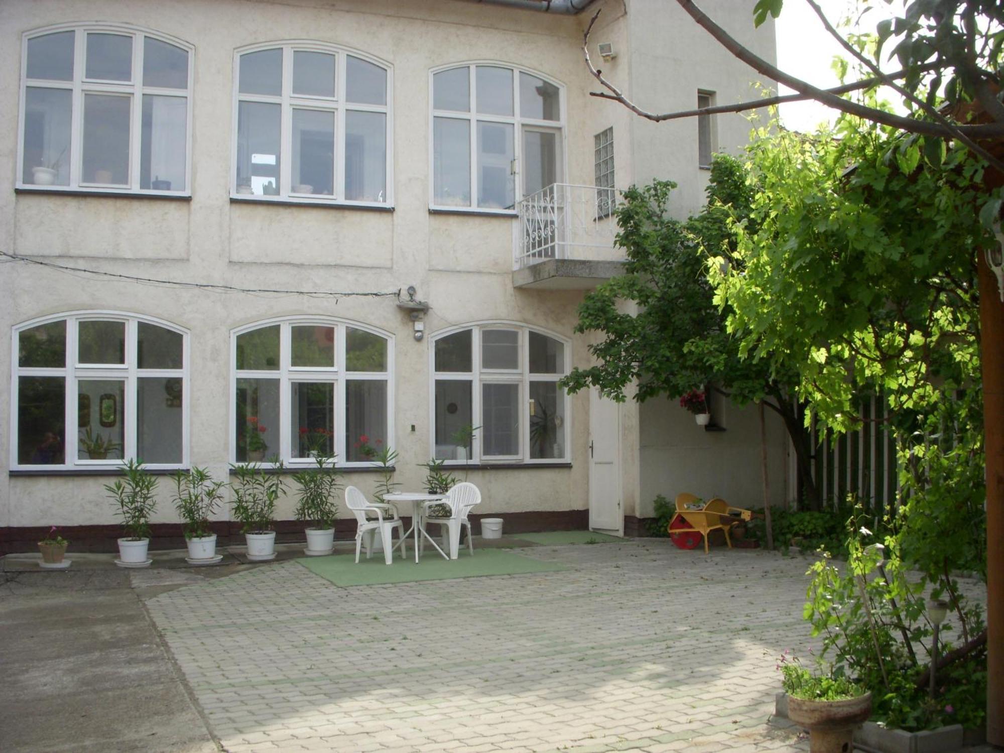 Garden Szivarvany Utcai Vendeghaz سيغيد المظهر الخارجي الصورة