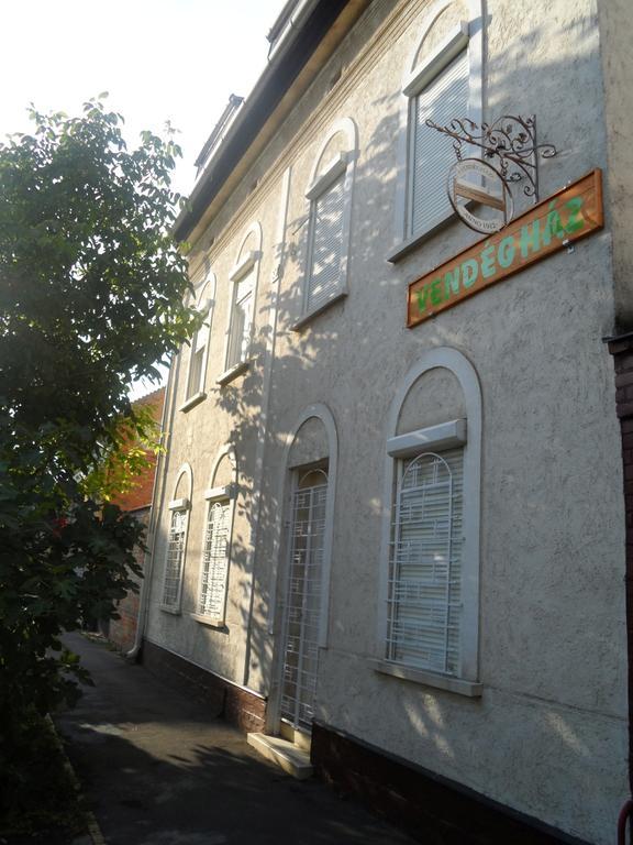Garden Szivarvany Utcai Vendeghaz سيغيد المظهر الخارجي الصورة